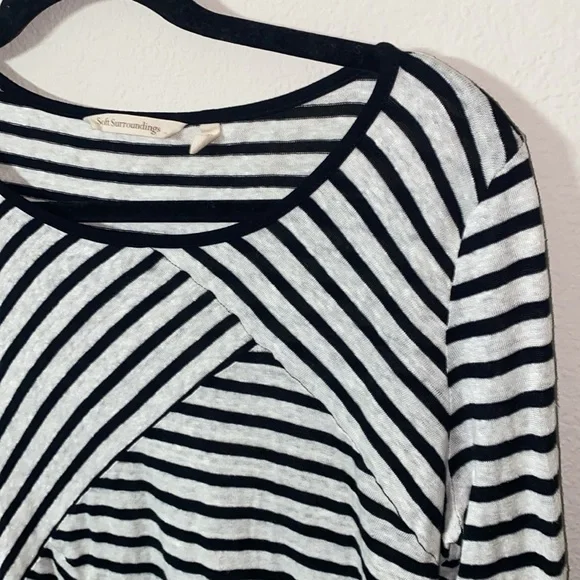 🛍️Soft Surroundings Striped fun Black and White patterned Women's Top! - Picture 1 of 8